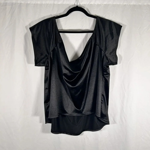 Torrid Blouse Women's 4 4X Black Short Sleeve Round Neck Chest Slit Pullover - Picture 5 of 7